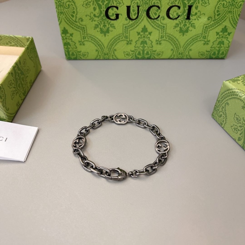 G*u*i bracelets